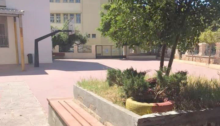 7ο ΔΗΜΟΤΙΚΟ ΣΧΟΛΕΙΟ ΗΡΑΚΛΕΙΟΥ Καρφώνουν τα παράθυρα εν μέσω πανδημίας!