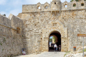 Το έργο αποκατάστασης κτηρίων και περιβάλλοντος χώρου στη Φορτέτζα Ρεθύμνου υπέγραψε ο περιφερειάρχης