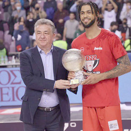 O περιφερειάρχης κ. Αρναουτάκης βράβευσε τον mvp Ντόρσεϊ