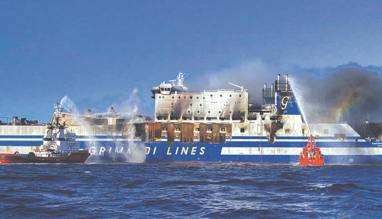 ΤΡΑΓΩΔΙΑ ΣΤΟ ΓΚΑΡΑΖ ΤΟΥ EUROFERRY OLYMPIA Μια διάσωση, ένα απανθρακωμένο πτώμα και δέκα αγνοούμενοι