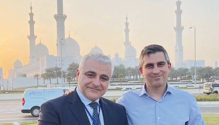 Στη φωτογραφία είναι ο πρόεδρος του ΙΤΕ, καθηγητής Νεκτάριος Ταβερναράκης, με τον υφυπουργό Ανάπτυξης και Επενδύσεων, δρ. Χρίστο Δήμα, στο Abu Dhabi.