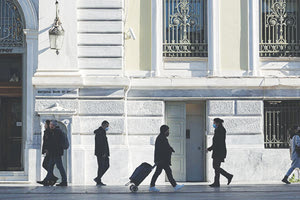 Καμία απόφαση για τις μάσκες σε εξωτερικούς χώρους