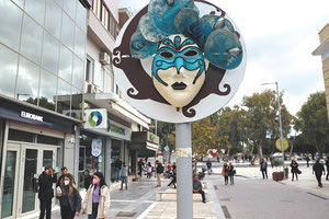 ΗΡΑΚΛΕΙΟ Με μάσκες βενετσιάνικου καρναβαλιού στολίστηκε το κέντρο