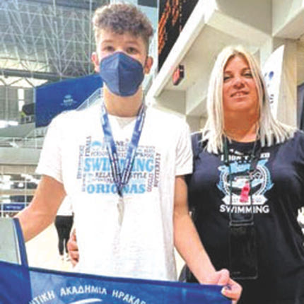 ο Κακουλάκης με την προπονήτρια κ. Μπακούση