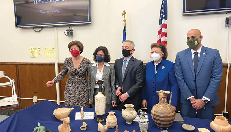 ΠΑΡΑΔΟΘΗΚΑΝ ΑΠΟ ΤΙΣ ΗΠΑ ΣΕ ΕΙΔΙΚΗ ΤΕΛΕΤΗ ΠΑΡΟΥΣΙΑ ΜΕΝΔΩΝΗ