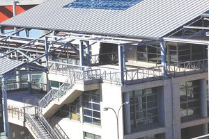 Στο πιο ψηλό επίπεδο του Πολιτιστικού Κέντρου πρόκειται να στεγάσει το καλλιτεχνικό καφενείο. Όταν λειτουργήσει θα ανοίξει και η πεζογέφυρα που συνδέει το Πολιτιστικό με το γήπεδο Μαρτινέγκο ώστε να διευκολύνεται η πρόσβαστη των πολιτών