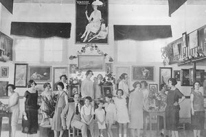 ΦΩΤΟΗΜΕΡΑΣ: 1930, στο Ηράκλειο, στη βιοτεχνία σιγαρέττων “Κνωσός”