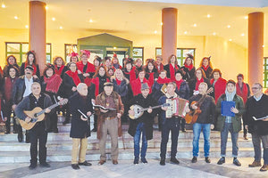 Καντάδα στα σοκάκια από τη Χορωδία Μαλίων
