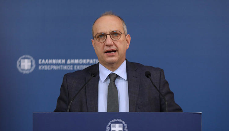 ο κυβερνητικός εκπρόσωπος Γιάννης Οικονόμου