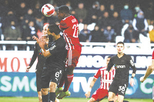 Μαρινάκης και Ακιμπού Καμαρά αντίπαλοι και αύριο στο Καραϊσκάκη