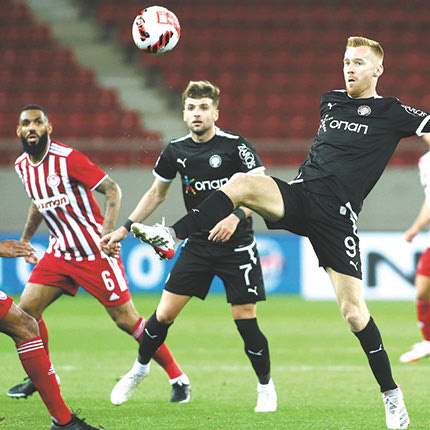 Συναγερμός στα καρέ του ΟΦΗ με πολλούς παίκτες να διεκδικούν την μπάλα