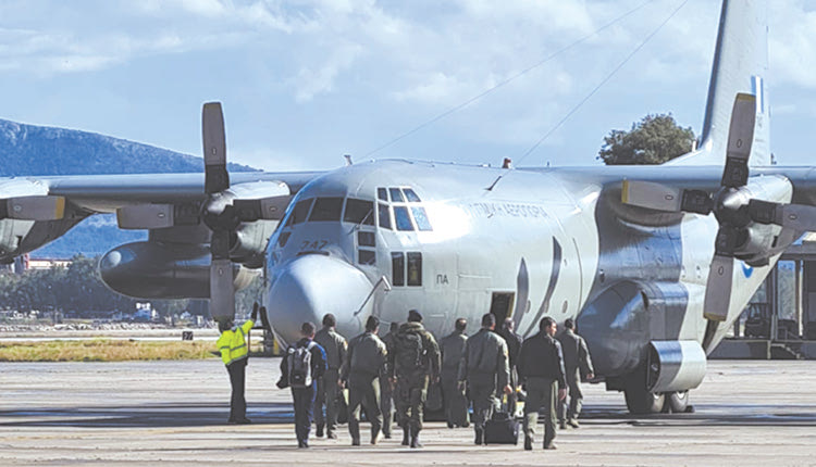 Το απόγευμα χθες αναχώρησαν με αεροσκάφη τύπου C-130 οι εξοπλισμοί που αποστέλλει προς την Ουκρανία η Ελλάδα