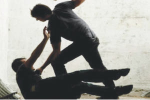 Καταδικάζουν τον ομαδικό ξυλοδαρμό