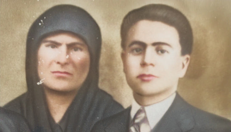 Η Μαρία Γεωργίου Νιργιανάκη και ο γιος της Γρηγόρης Νιργιανάκης. Η Μαρία σκοτώθηκε από θραύσμα οβίδας έξω από το σπίτι της, στις 10 Σεπτεμβρίου 1944. Ο γιος της Γρηγόρης, έφεδρος Ανθυπολοχαγός και πτυχιούχος Νομικής, σκοτώθηκε στον Ελληνοϊταλικό πόλεμο 