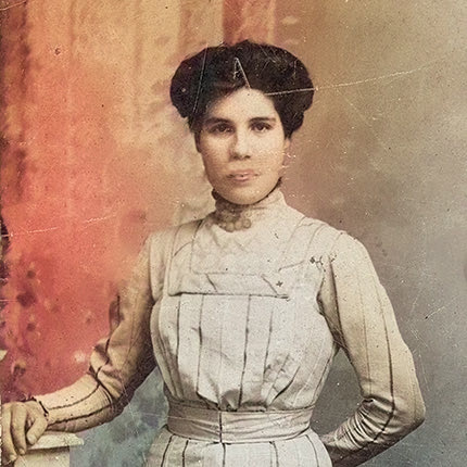 Η Θραψανιώτισσα Ελένη Νικολάου Μουτσάκη. Είχε σοβαρή καρδιοπάθεια. Με τους βομβαρδισμούς, την ένταση και την ολονύχτια ταλαιπωρία να εγκαταλείψει το χωριό, δεν άντεξε και πέθανε από ανακοπή στις 10 Σεπτεμβρίου 1944 