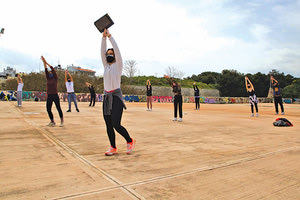 οι σπουδαστές της Ανώτερης Σχολής Δραματικής Τέχνης «Νότος»