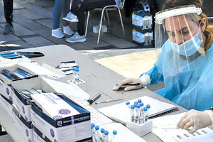 Παιδιά και έφηβοι ένα στα τρία κρούσματα