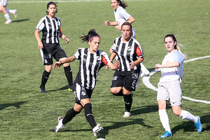 Η γυναικεία ομάδα του ΟΦΗ με τη Γλυφάδα