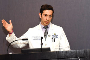 Ο επικεφαλής της μονάδας Covid στο νοσοκομείο Johns Hopkins των ΗΠΑ, Παναγής Γαλιατσάτος