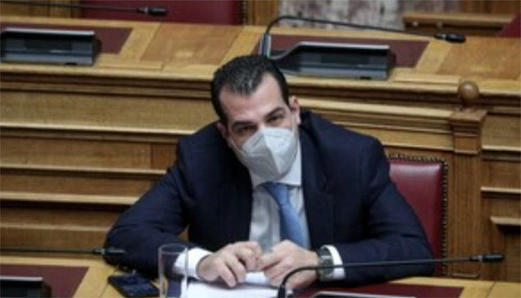 ο υπουργός Υγείας Θάνος Πλεύρης