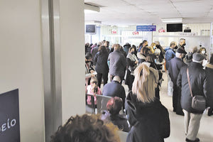 Στις ουρές των εξωτερικών ιατρείων του ΠΑΓΝΗ