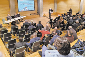 Η Περιφέρεια στηρίζει τις μικρομεσαίες επιχειρήσεις