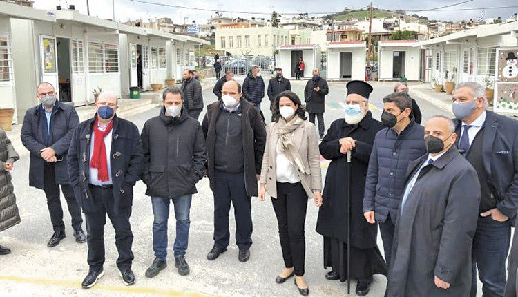 Στους σχολικούς οικίσκους του Αρκαλοχωρίου η Κεραμέως