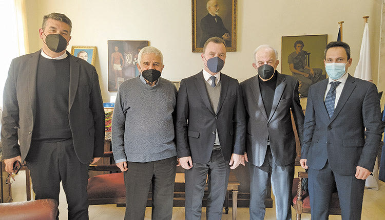 ο δήμαρχος Βασίλης Λαμπρινός με τον νέο πρόεδρο του Δικηγορικού Συλλόγου Ηρακλείου Νίκο Λογοθέτη