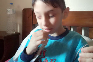 Ζητά βοήθεια για το παιδί της που έχει τύλφωση