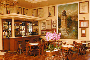 ΣΤΟ ΚΡΗΤΙΚΟ ΚΑΦΕ ”ΚΗΠΟΣ”