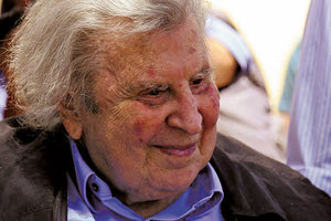 Ο Μίκης Θεοδωράκης