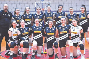 Η γυναικεία ομάδα βόλεϊ του ΟΦΗ