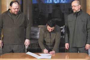 Την αίτηση για ένταξη της Ουκρανίας στην Ευρωπαϊκή Ένωση υπέγραψε ο Βολοντίμιρ Ζελένσκι