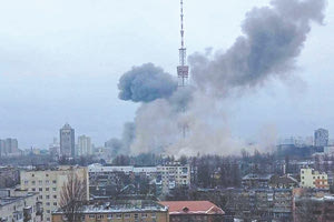 Πύργο επικοινωνιών έπληξαν οι Ρώσοι στο Κίεβο