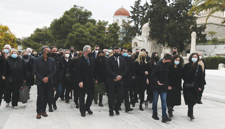 Πλήθος κόσμου είπε το τελευταίο αντίο στον Δ. Τσοβόλα