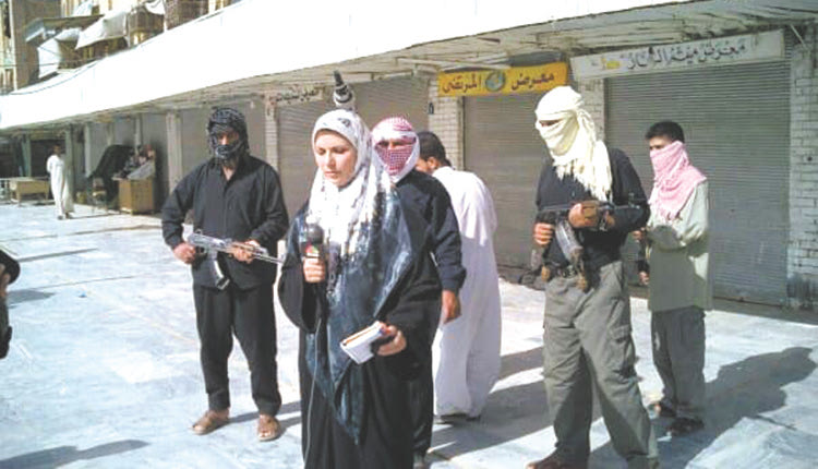  Πολλά μπράβο στη συνάδελφο δημοσιογράφο της ΕΡΤ και Διευθύντρια του σταθμού των Χανίων Ευτυχία Πενταράκη Δεν είναι η πρώτη φορά που κάνει πολεμικό ρεπορτάζ: πήγε στη Γιουγκοσλαβία, πήγε και στη Βαγδάτη (από όπου και η φωτογραφία) και τώρα βρίσκεται ήδη  στην Ουκρανία. Από την πρώτη στιγμή που η ΕΡΤ ζήτησε έμπειρο κόσμο για να πάει στην πρώτη γραμμή  δεν το σκέφτηκε ούτε στιγμή. Άφησε την Κρήτη και τα Χανιά και πήγε στο μέτωπο!