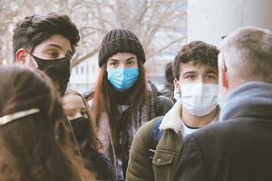 Τέλος οι μάσκες στους εξωτερικούς χώρους