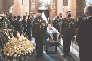 Πλήθος κόσμου αποχαιρέτησε τη Μαριέττα Γιαννάκου