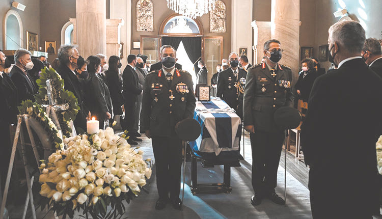 Πλήθος κόσμου αποχαιρέτησε τη Μαριέττα Γιαννάκου