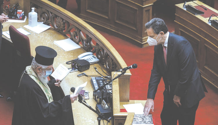 Ήταν υπουργός, τώρα και στη Βουλή. Ορκίστηκε βουλευτής Επικρατείας της ΝΔ ο αναπληρωτής υπουργός Οικονομικών, Θεόδωρος Σκυλακάκης, καταλαμβάνοντας τη θέση της εκλιπούσας Μαριέττας Γιαννάκου.