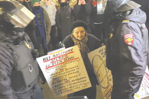 Πλήθος κόσμου σε δεκάδες διαδηλώσεις στη Ρωσία κατά του πολέμου χθες