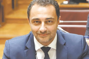 Ο Μάξιμος Σενετάκης