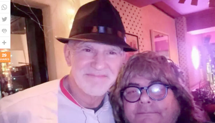 Σε αποκριάτικο mood  Λόγω καταγωγής ο Γιώργος Παπανδρέου δεν μπορεί να μην τιμήσει την πατρινή Αποκριά, ακόμα και αν δε γίνεται καρναβάλι ένεκα της πανδημίας.