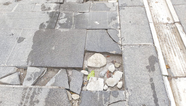 Μιλώντας για πλακοστρώσεις και σχεδιάζοντας τα επόμενα βήματά της, η Λότζια στο κέντρο της πόλης, καλό είναι να κάνει και ένα τσεκάρισμα στους ήδη πλακοστρωμένους δρόμους όπως για παράδειγμα στη Μάρ