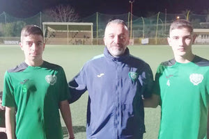 Οι Φανουράκης και Ντουράκης με τον προπονητή τους