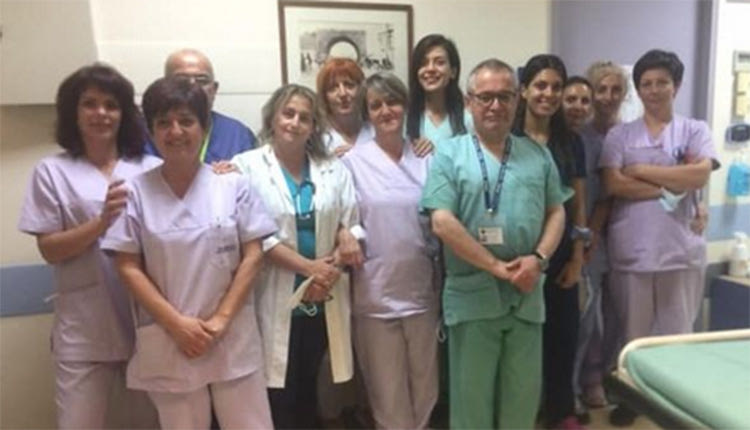 Το γνωρίζουμε ότι το Γαστρεντερολογικό τμήμα του Βενιζελείου που διευθύνει ο Γρηγόρης Πασπάτης είναι κορυφαίο αλλά αυτή τη φορά η δημόσια αναγνώριση προέρχεται από την αναπληρώτρια υπουργό υγείας κ. Μίνα Γκάγκα η οποία διάβασε προφανώς την συνέντευξη στην “Π” απ’ όπου και πήρε στοιχεία