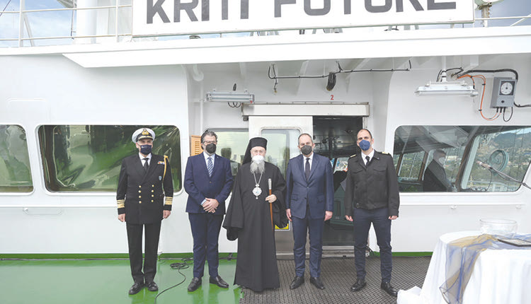 Το πρώτο νεότευκτο δεξαμενόπλοιο με ελληνική σημαία και το μοναδικό παγκοσμίως που μπορεί να κινείται με αμμωνία το "KRITI FUTURE", εγκαινιάστηκε χθες στις εγκαταστάσεις της Motor `Oil στους Αγ. Θεοδώρους, παρουσία του υπουργού Ναυτιλίας και Νησιωτικής Πολιτικής Γιάννη Πλακιωτάκη και εκπροσώπων της AVIN international