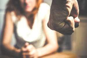 Αναβολή στη δίκη για τη βία των συζύγων17