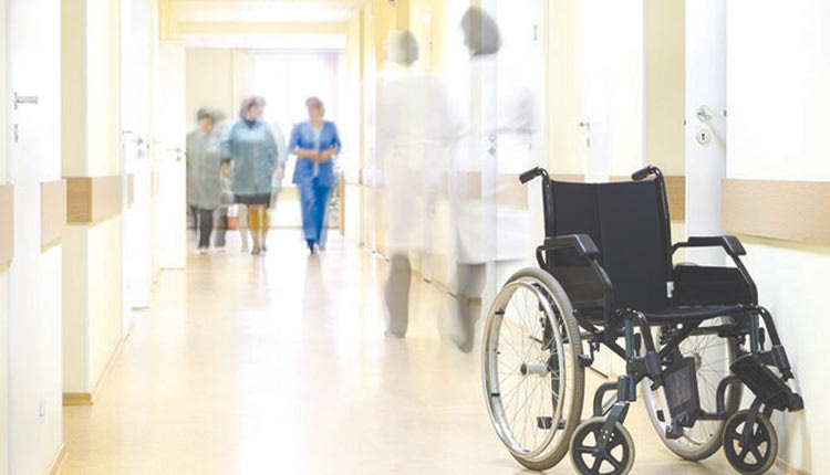 Είδη... πολυτελείας είναι τα αναπηρικά καρότσια στο Πανεπιστημιακό Νοσοκομείο Ηρακλείου.