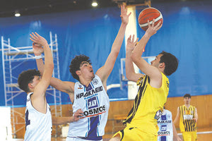 Φάση από το παιχνίδι Εργοτέλης-”Ηράκλειο” στους εφήβους